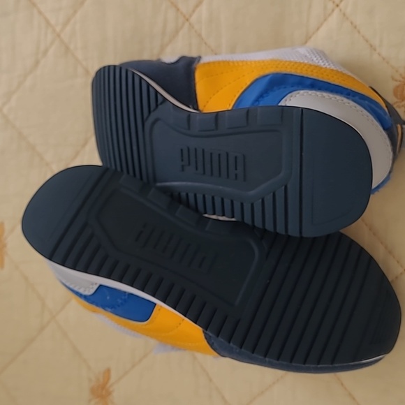 Super Cute Comfy Play Puma Kids Shoes - White, Blue, and Yellow - Picture 4 of 4